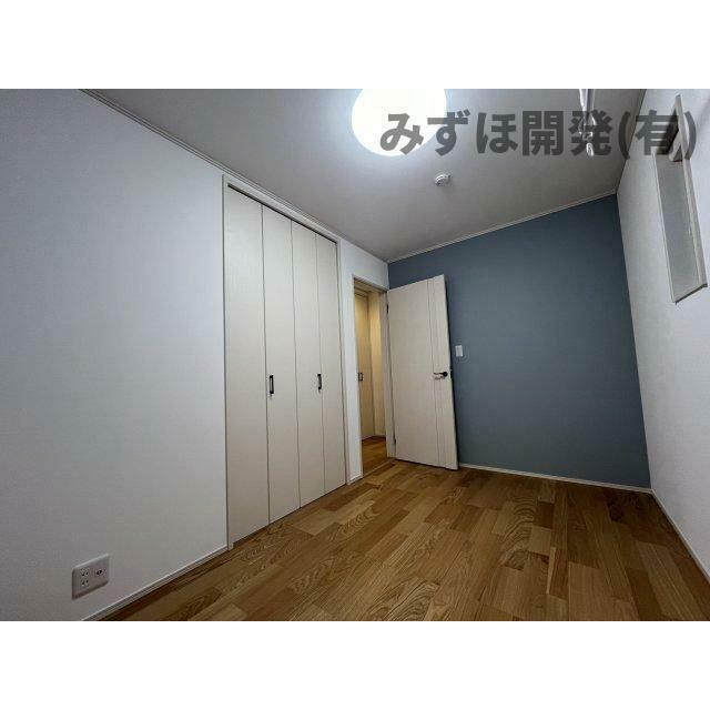 全洋室に取り外し可能な物干しポールがついてます