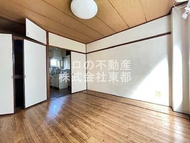 室内は落ち着いた温もりを感じるフローリングです☆