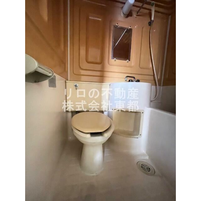 白基調で清潔感のあるトイレです♪