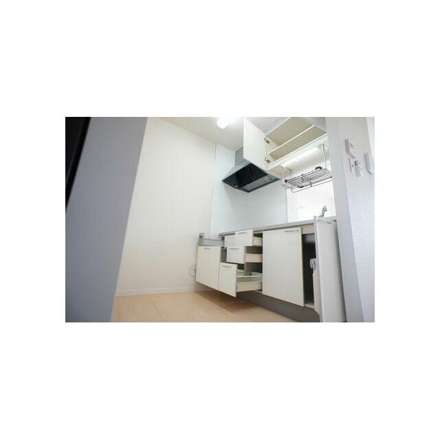 【キッチンセット】収納は上下２段あり、なかなかの容量です。