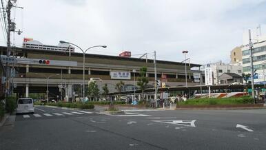 近鉄難波・奈良線・大阪線　布施駅まで約１，１２０ｍ（徒歩１３分）です。