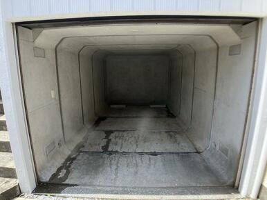 「堀車庫」幅約2.6m×奥行き約4.8m×高さ約2.0m