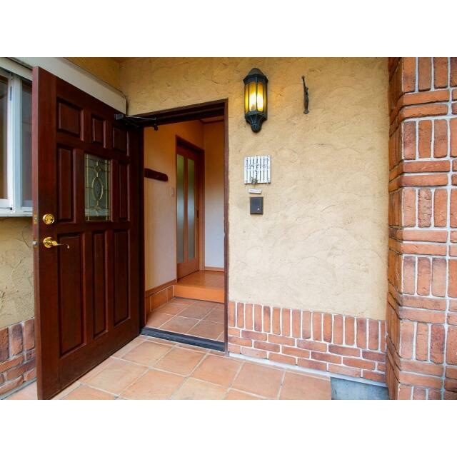 重厚感のある玄関扉