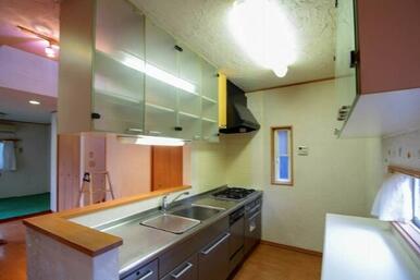 食洗機付きカウンターキッチン！日々を効率的に！