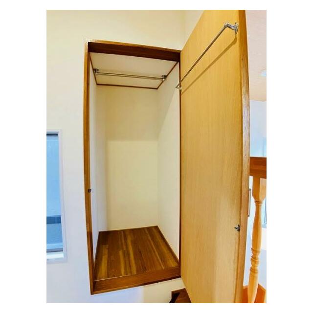 「収納」2階廊下にも収納スペースあります。