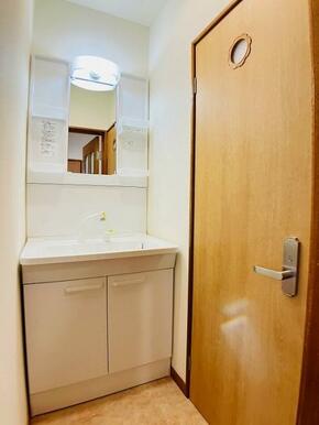 「洗面所」2階にも洗面所があります。