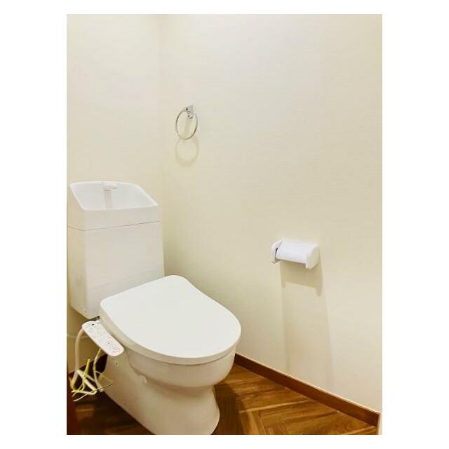 「トイレ」2階トイレも新品交換済みです。