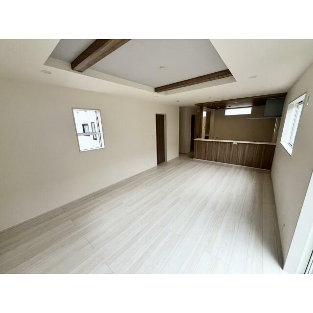 陽光差し込むリビングは自然と家族が集う