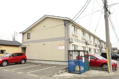 ゴミステーションは敷地内にあります