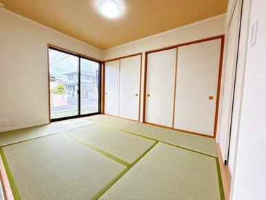 「和室」玄関を入ってスグの和室は、急なお客様の時にも重宝します。