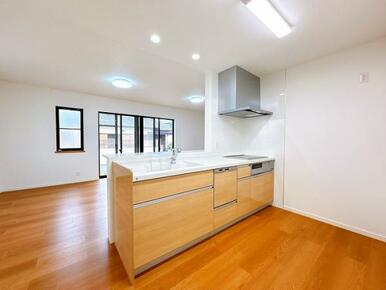 「キッチン」お子様の様子を見ながら食事の支度ができる対面式キッチン