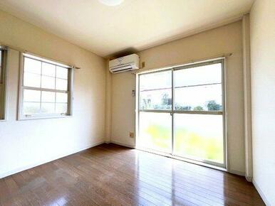 角部屋・2面採光で明るい居室