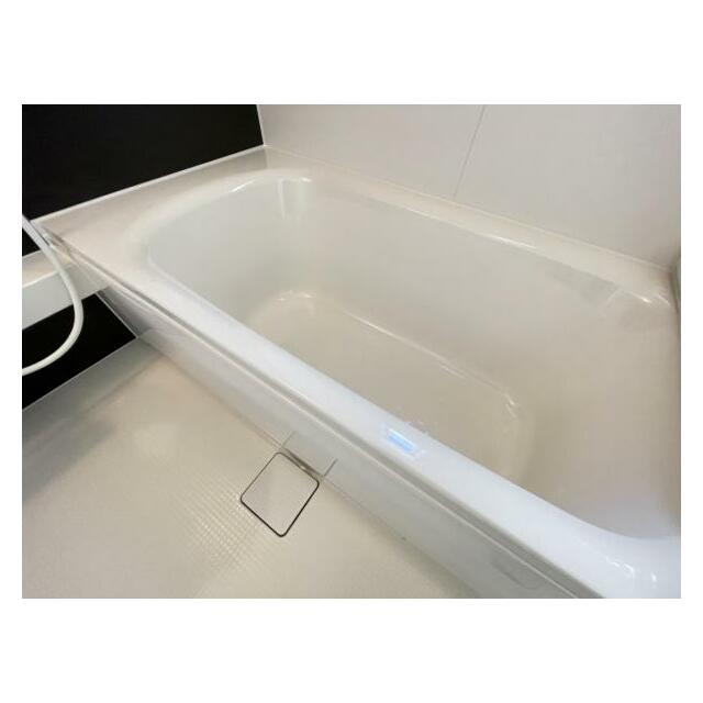 ゆったりと浸かれる1坪風呂を採用！1日の疲れを癒してくれる浴室は窓のある開放的な空間＾＾