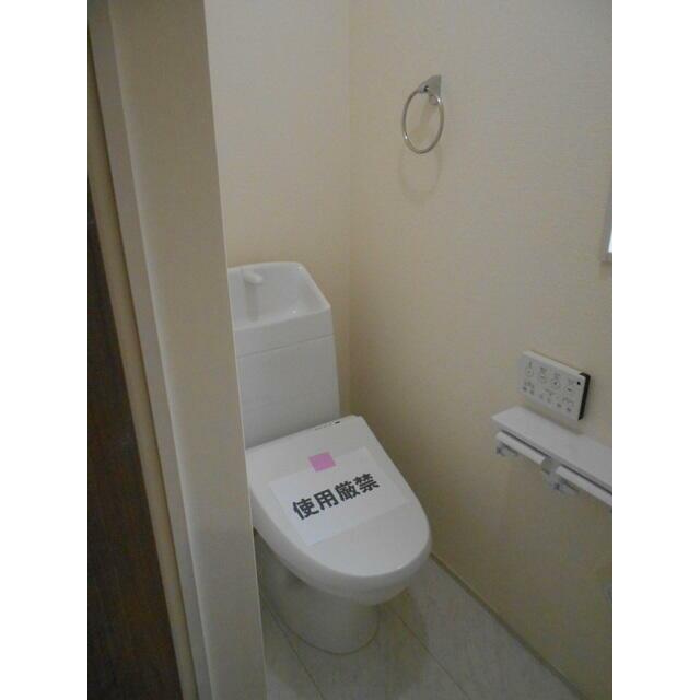 見落としなしで隅々チェック。トイレは家を映す鑑となります。（2号棟）