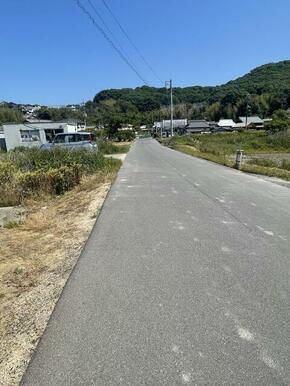 東側接道道路（南から撮影）