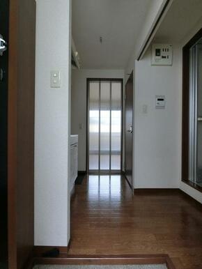 玄関からのお部屋のお写真です