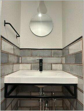 玄関すぐにも手洗い場があり衛生的※クリーニング前の写真です