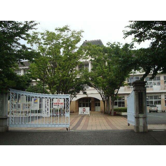 市立岩松北小学校まで450ｍ