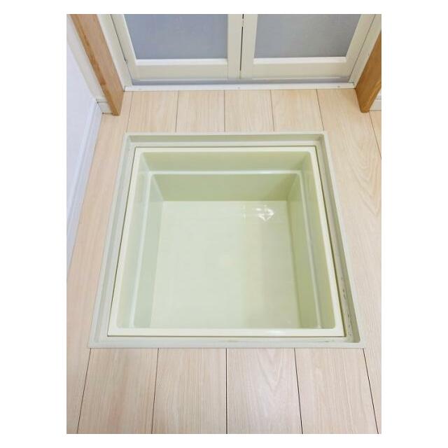 「脱衣所」床下収納もございます。