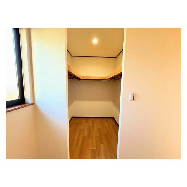 2階南東側洋室内　広々としたウォークインクローゼット