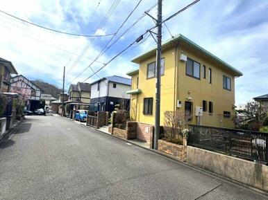 前面道路含む現地写真です