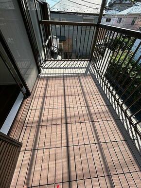 「バルコニー」床を張り替えました