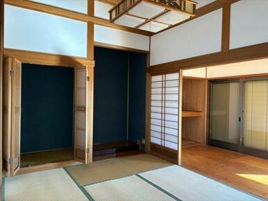 床の間付きで、趣を感じる和室