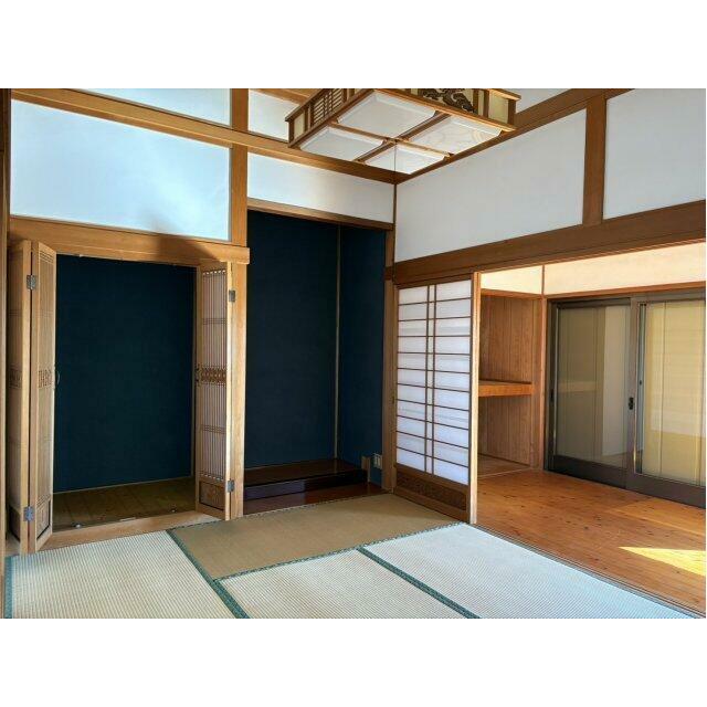 床の間付きで、趣を感じる和室