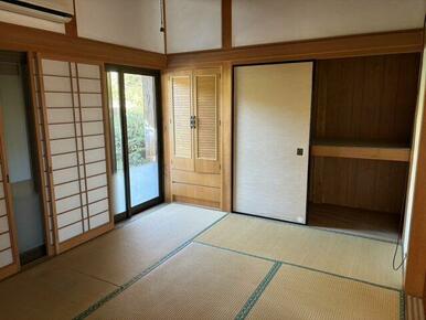 収納付きで、客間や寝室としても使いやすい和室