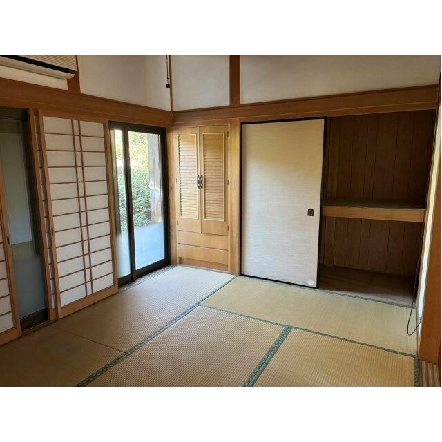 収納付きで、客間や寝室としても使いやすい和室