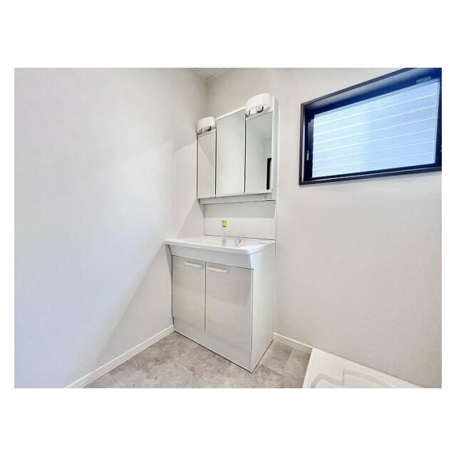 「洗面脱衣所」人気の三面鏡です。