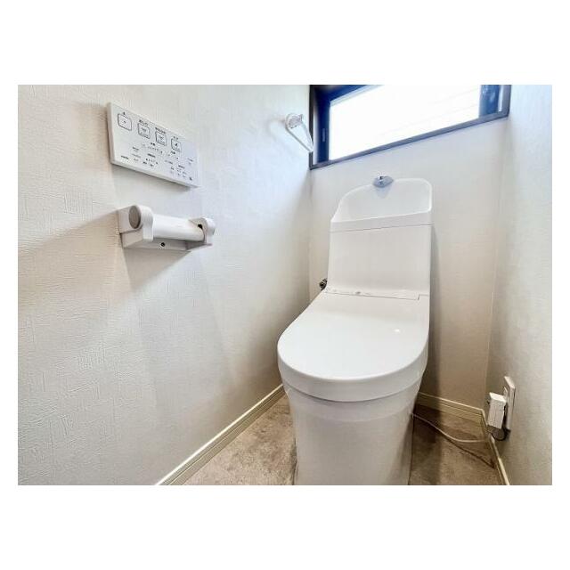 「トイレ」1階、2階ともに新品交換済みです。