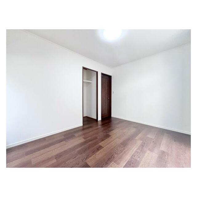 「1階洋室」約6帖の洋室です。