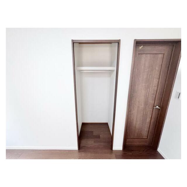 「1階洋室」クローゼット付きです。