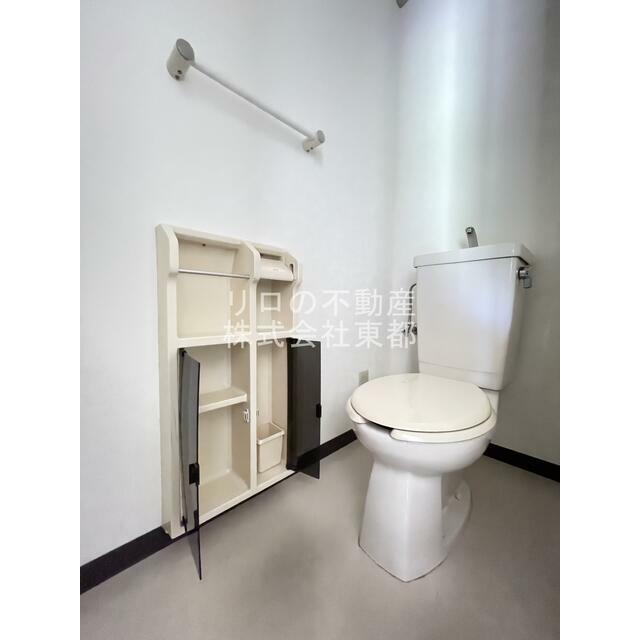 白基調で清潔感のあるトイレです♪