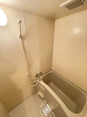 ゆったりとした浴室