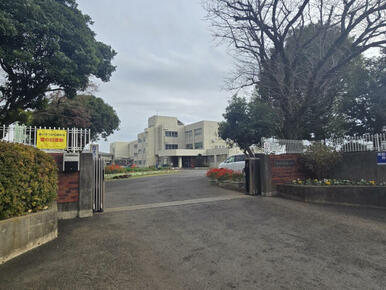 厚木市立鳶尾中学校