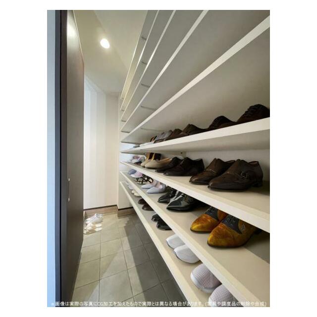 扉付きSICで見えないを実現。SIC内からも室内に上がれ、家族みんなの靴をたっぷり収納できます＾＾