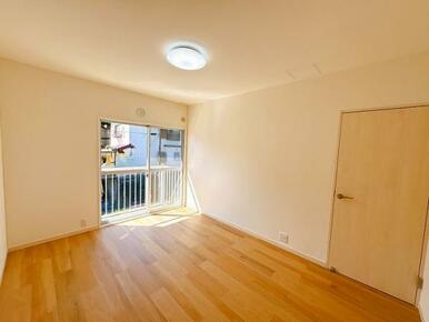 「2F北西洋室」南向きで日当たり良好です