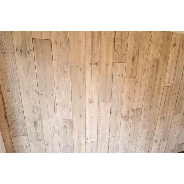 木目調のお洒落なクロス(参考写真)