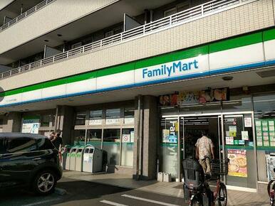 ファミリーマート中川駅前店