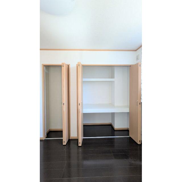 洋室収納　たくさん入ります