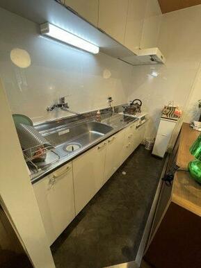 使用感の少ない綺麗なキッチンです（令和元年７月新品交換済み?）。