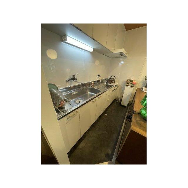 使用感の少ない綺麗なキッチンです（令和元年７月新品交換済み?）。