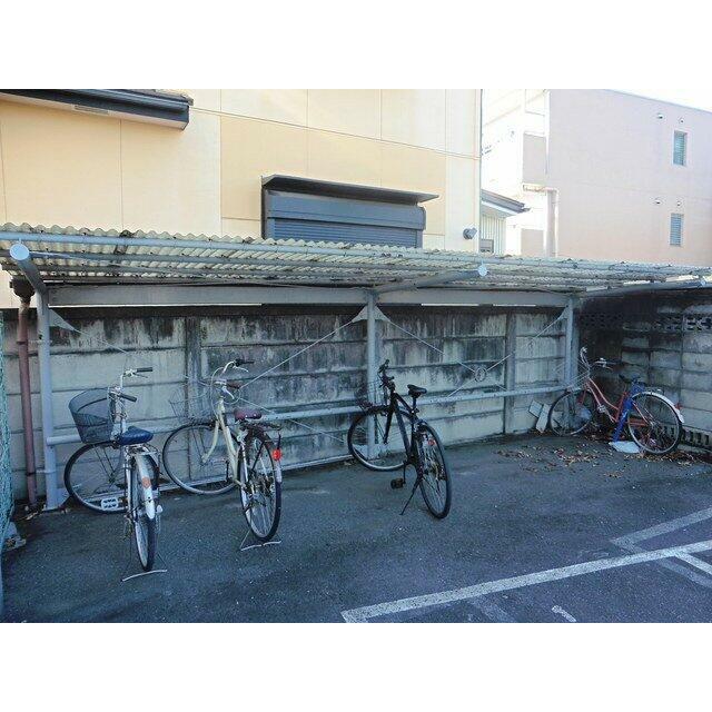 嬉しい屋根付き駐輪場♪