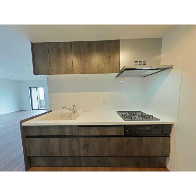 シックなカラーで統一されたキッチンは大人の雰囲気漂う空間です♪