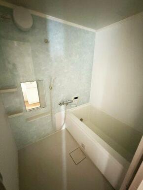 TOTO製ユニットバスです。