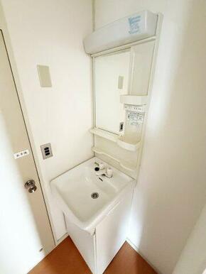 INAX製の洗面化粧台です。