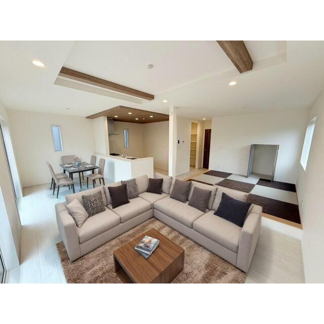 【(2)号棟 リビング】