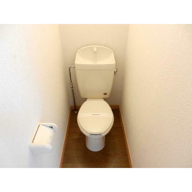 明るく清潔感のあるトイレ